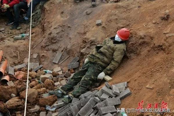 疫情面前，如果你熬不下去了，请看看他们…...