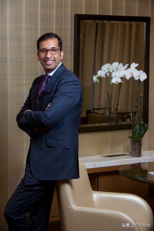 瑞吉酒店标志鸡尾酒,澳门瑞吉酒店马刀开酒