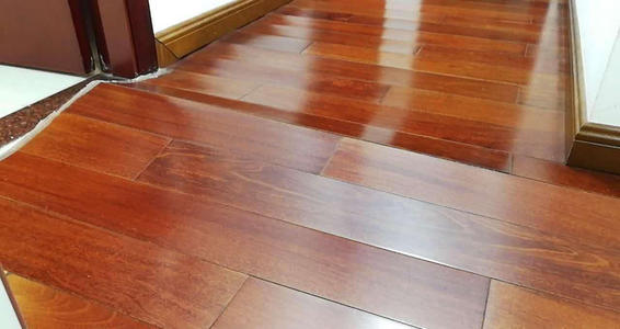 如何解决家里木地板鼓起来,木地板鼓起来了怎么修复好