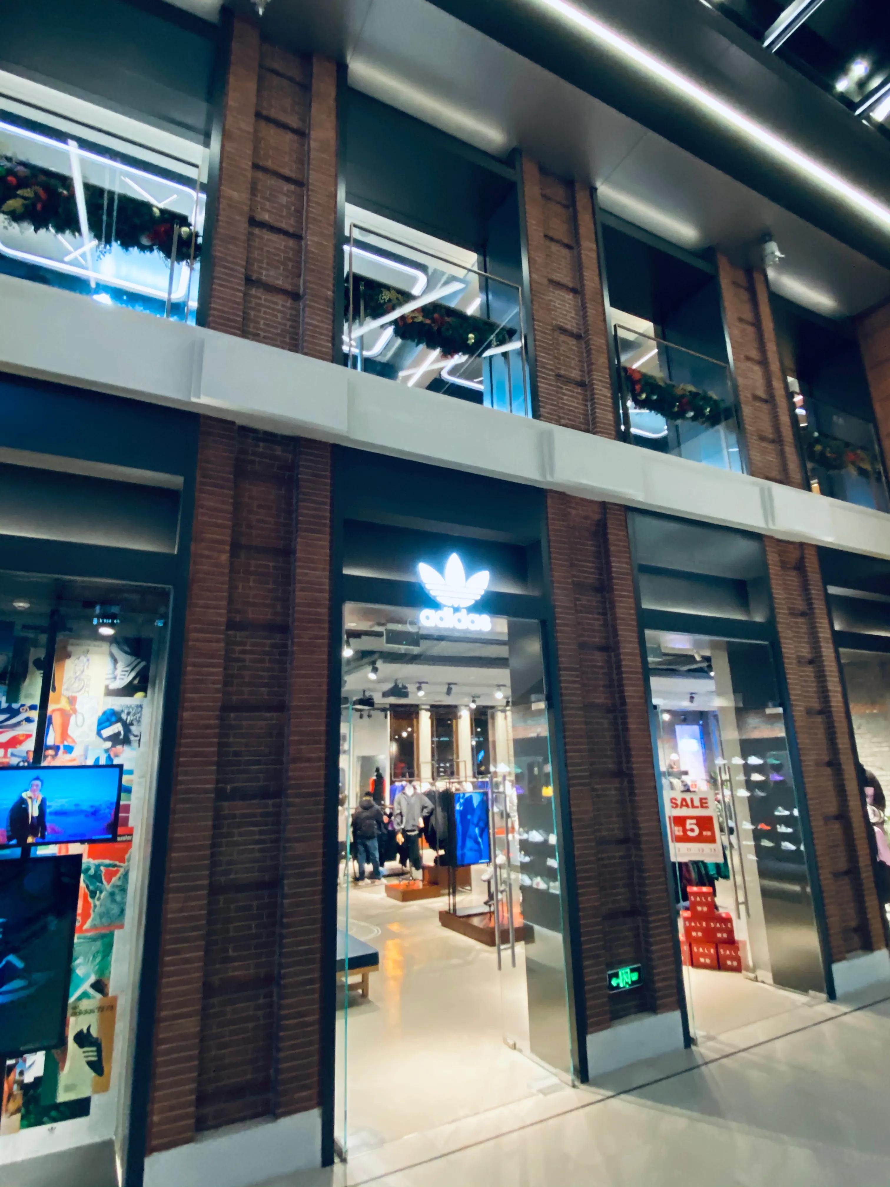 上海中环广场鬼冢虎,上海中环广场照片