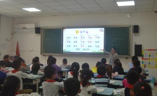 老师上课戴扩音器有什么坏处,戴扩音器上课对教师有什么危害