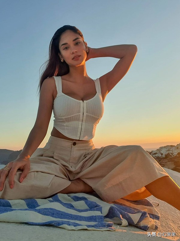 明星紧身牛仔裤的搭配,明星宽松裤子搭配