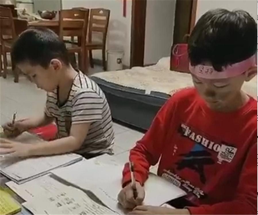 孩子写作业坐不住妈妈一招搞定,三句话搞定不想写作业的孩子