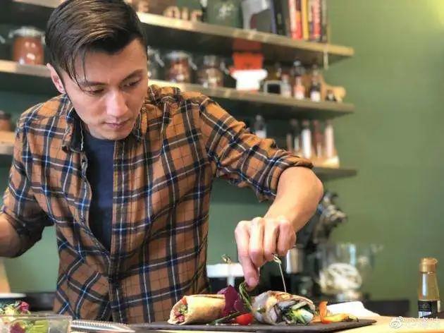 这么多年了，你终于想起来自己还是个演员？