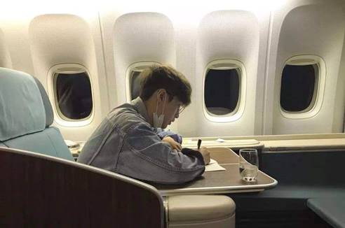 张艺兴崛起之路,张艺兴未出道前练习室