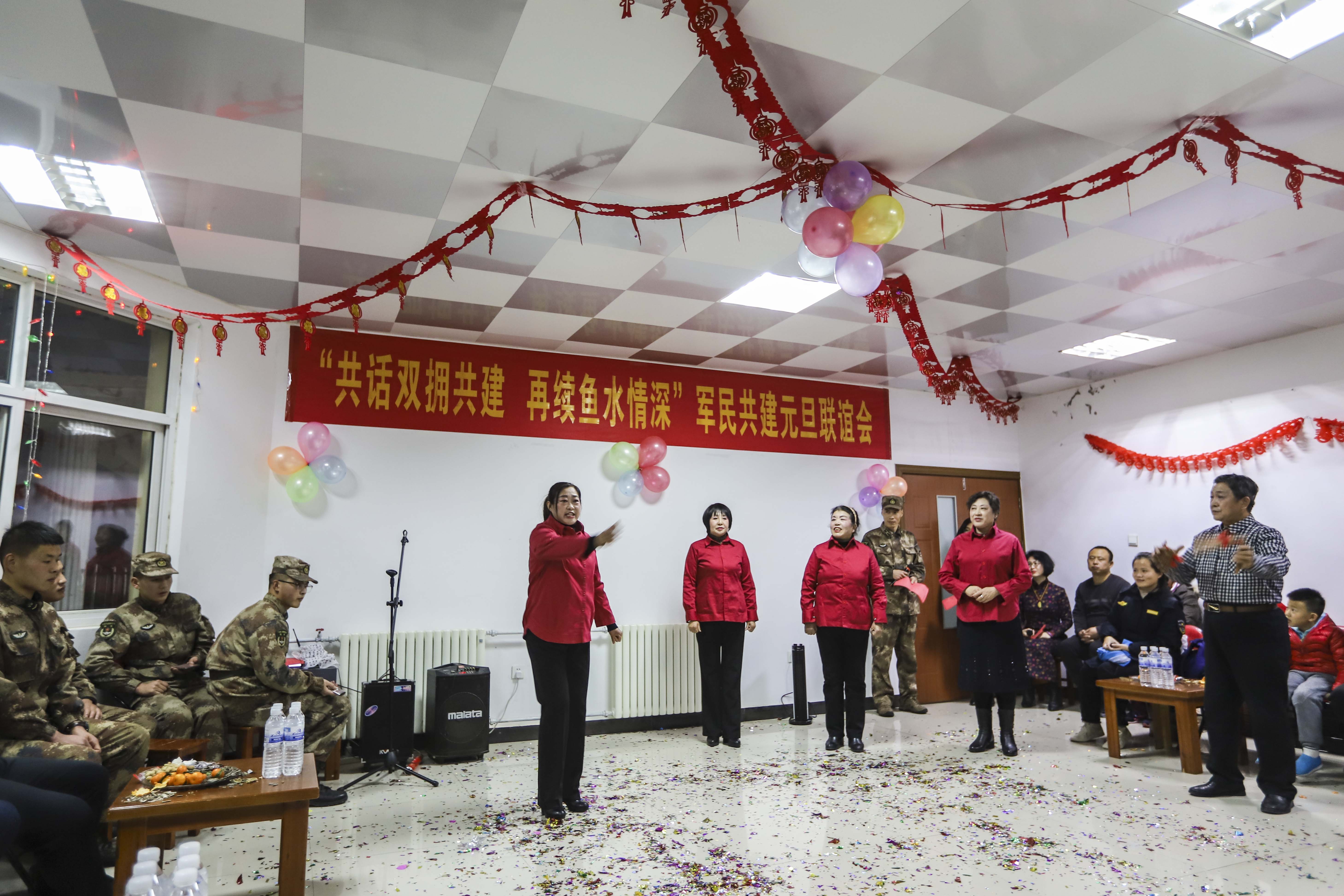 走进边防部队慰问演出,包饺子慰问部队