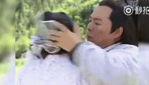 这年头的吻戏都这么激烈的么，嘴唇都是铁做的吧？