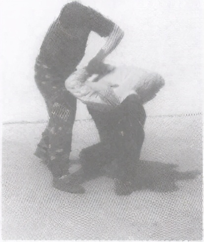 警用防暴棍和匕首警拳,警用防暴橡胶棍杀伤力