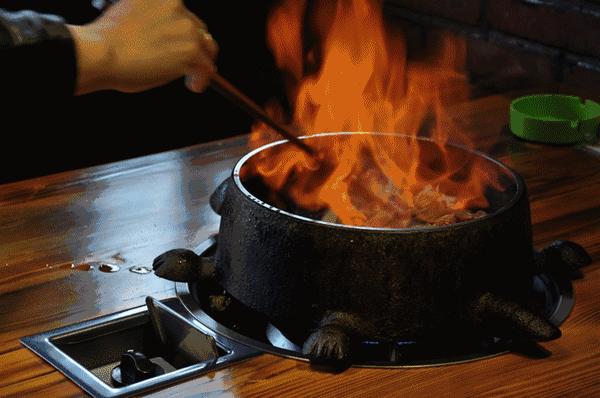 济南正宗龟锅烤肉,探索济南美食