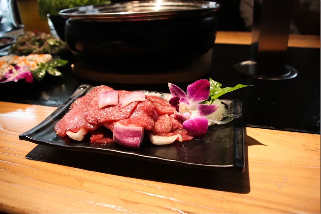 西双版纳告庄西双景星光夜市，为什么那么多人喜欢她？