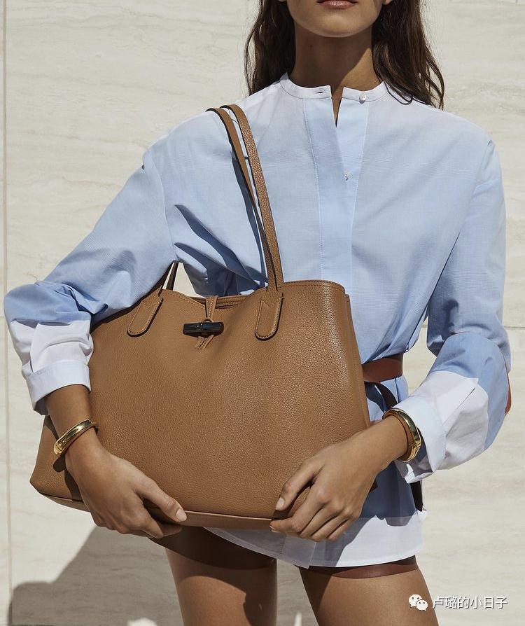 最有权势的德国总理天天背的千元包，这个法国的品牌到底多好用