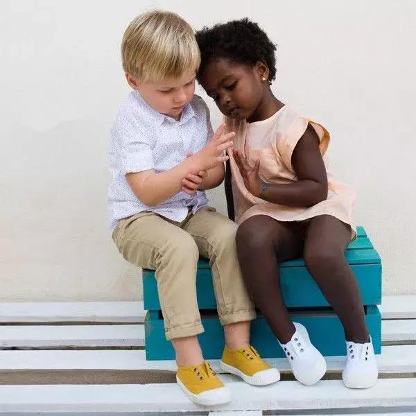 耐克跟阿迪童鞋哪个好一点 (耐克和阿迪的童鞋哪个好)