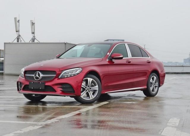 奔驰c级2015款c180l1.6t,奔驰c200l和c180l怎么选