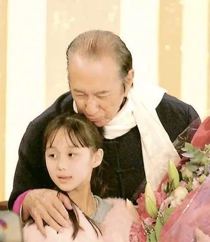 赌王女儿何超盈为什么那么胖了,赌王小公主何超欣近照曝光