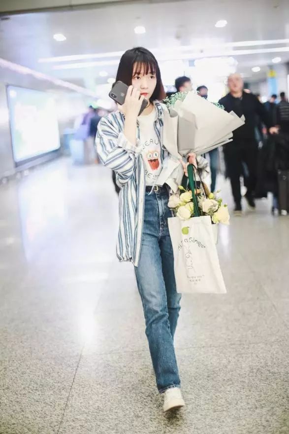 段奥娟蓝色羽绒服,段奥娟蓝色衣服