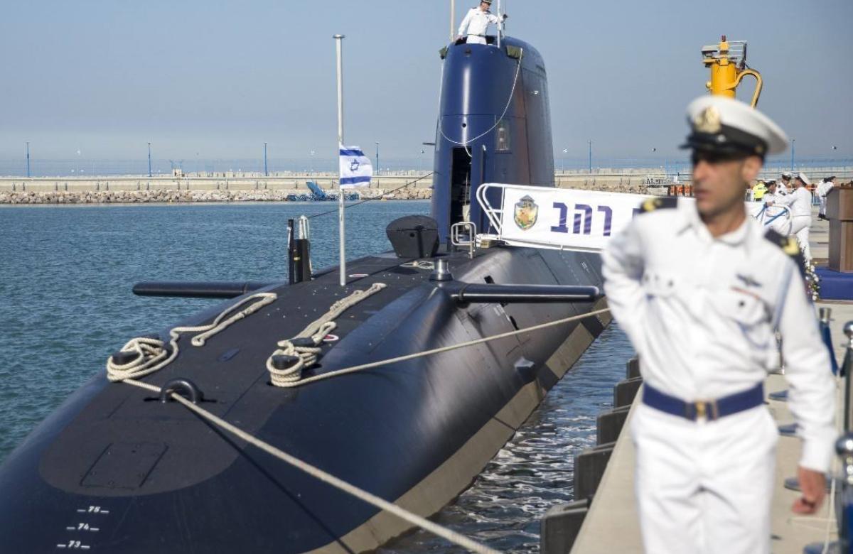 多年前父亲离家出走,父亲逃往中国避难儿子回国