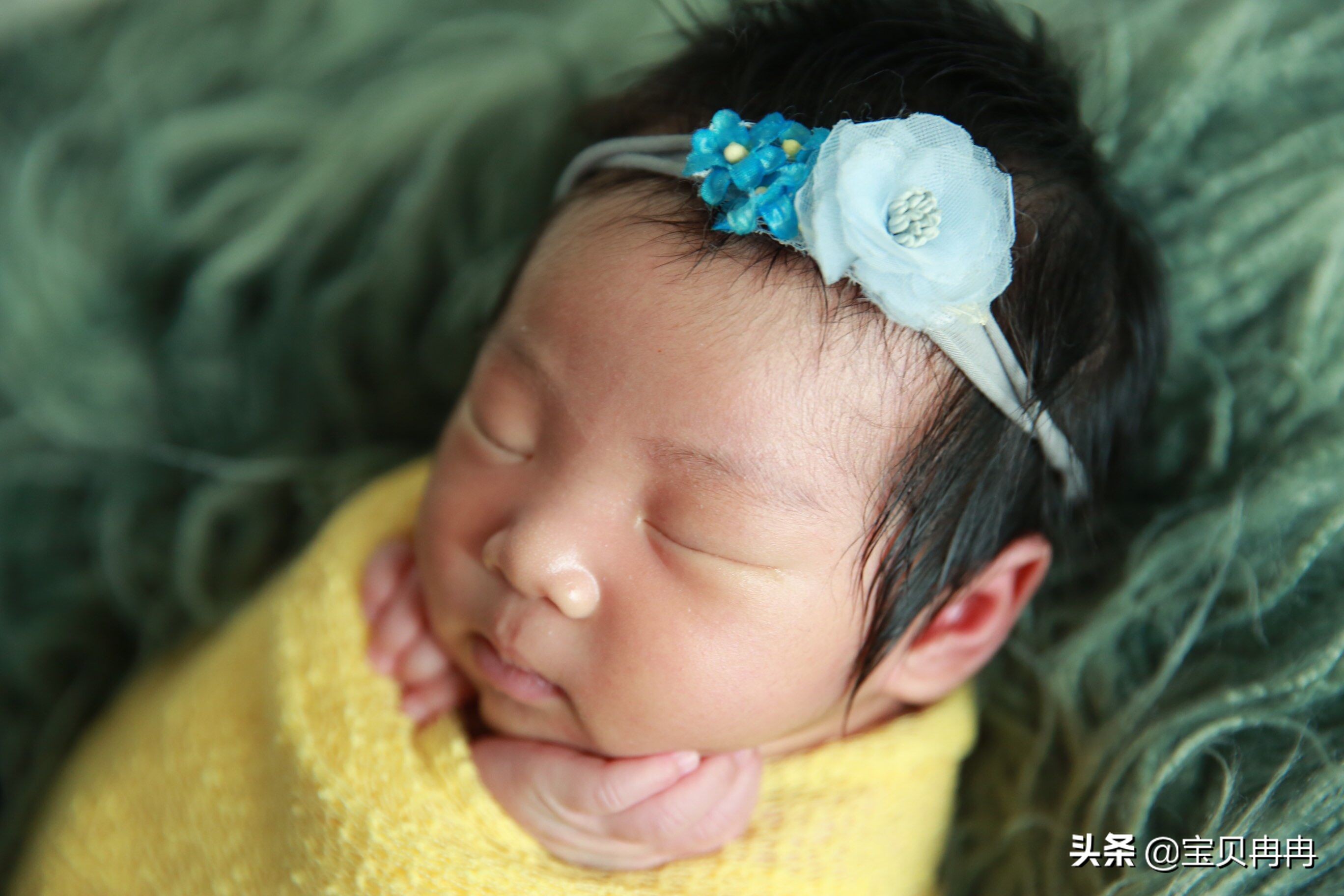 一个月的宝宝总是哭闹怎么办,一个月宝宝胀气哭闹怎么解决