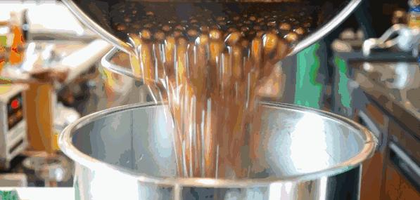 被奶茶毁掉的中国姑娘