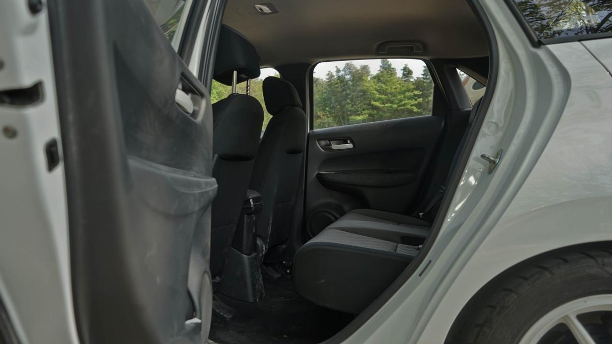 新版飞度空间,说一下04款飞度的空间