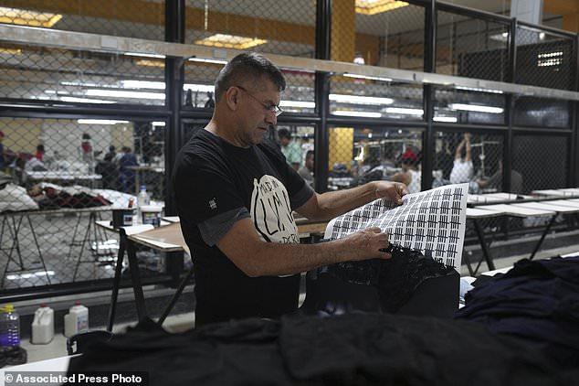 监狱加工衣服,监狱犯人做的衣服