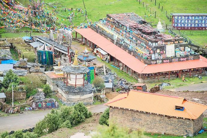 玛尼石凝固在石头上的信仰,玛尼石藏文