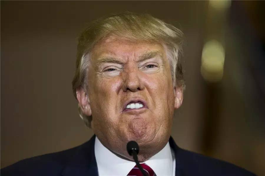 特朗普脸上有白癜风吗,特朗普眼睛周围白眼圈怎么回事