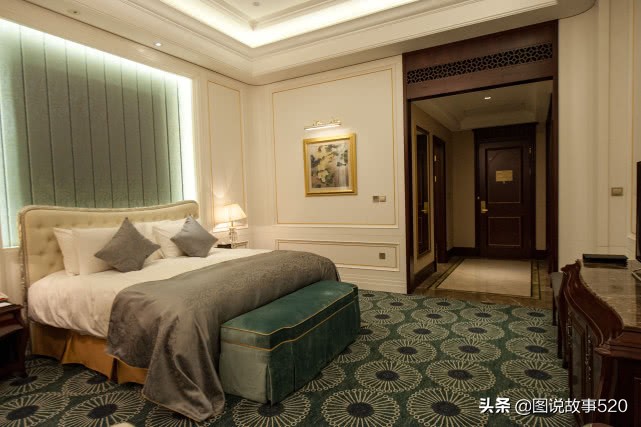 酒店房间床尾摆一长凳是什么意思,酒店床尾放条长凳