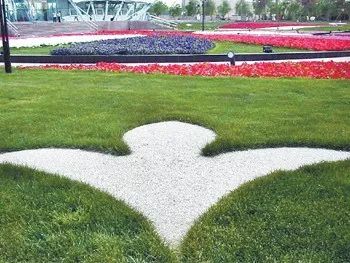 小鹅卵石路面是怎么铺装的,鹅卵石铺装路面方法