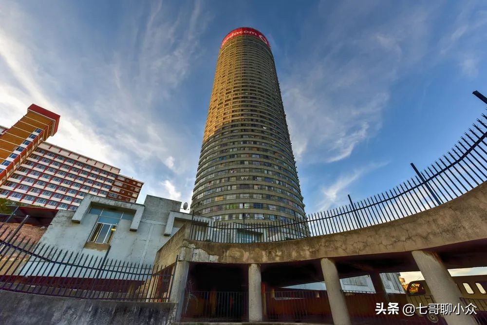 电影里的大厦倒塌现场,电影里建筑物突然崩塌的片段