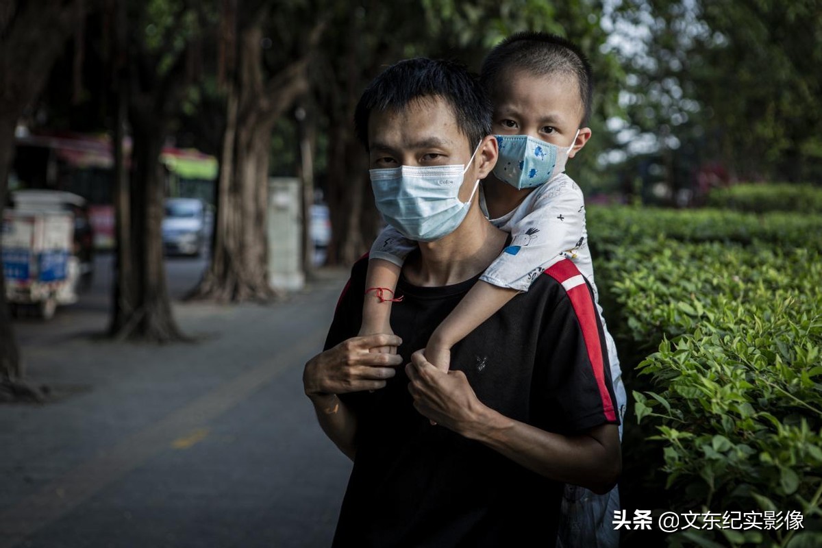 四岁男孩绝症被父母抛弃,4岁小孩患癌晚期被父亲抛弃