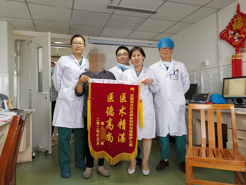 六旬老妇腹中取出30斤肿瘤,六旬老太凌晨被救助