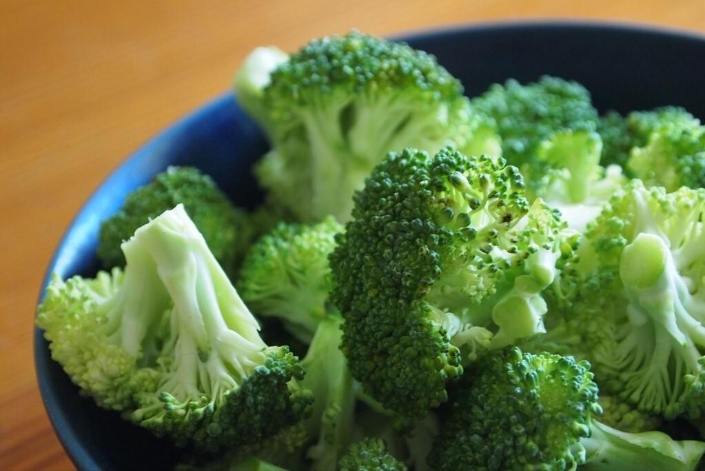 西兰花用开水焯一下能去掉虫卵吗,西兰花里面的虫卵高温可以杀死吗