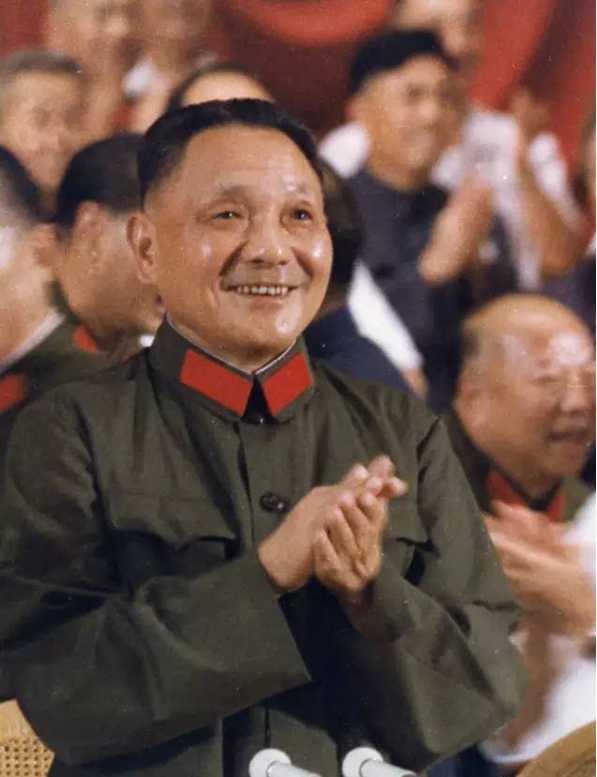 毛主席、周恩来、*小平邓**三位领袖是怎么过春节的？