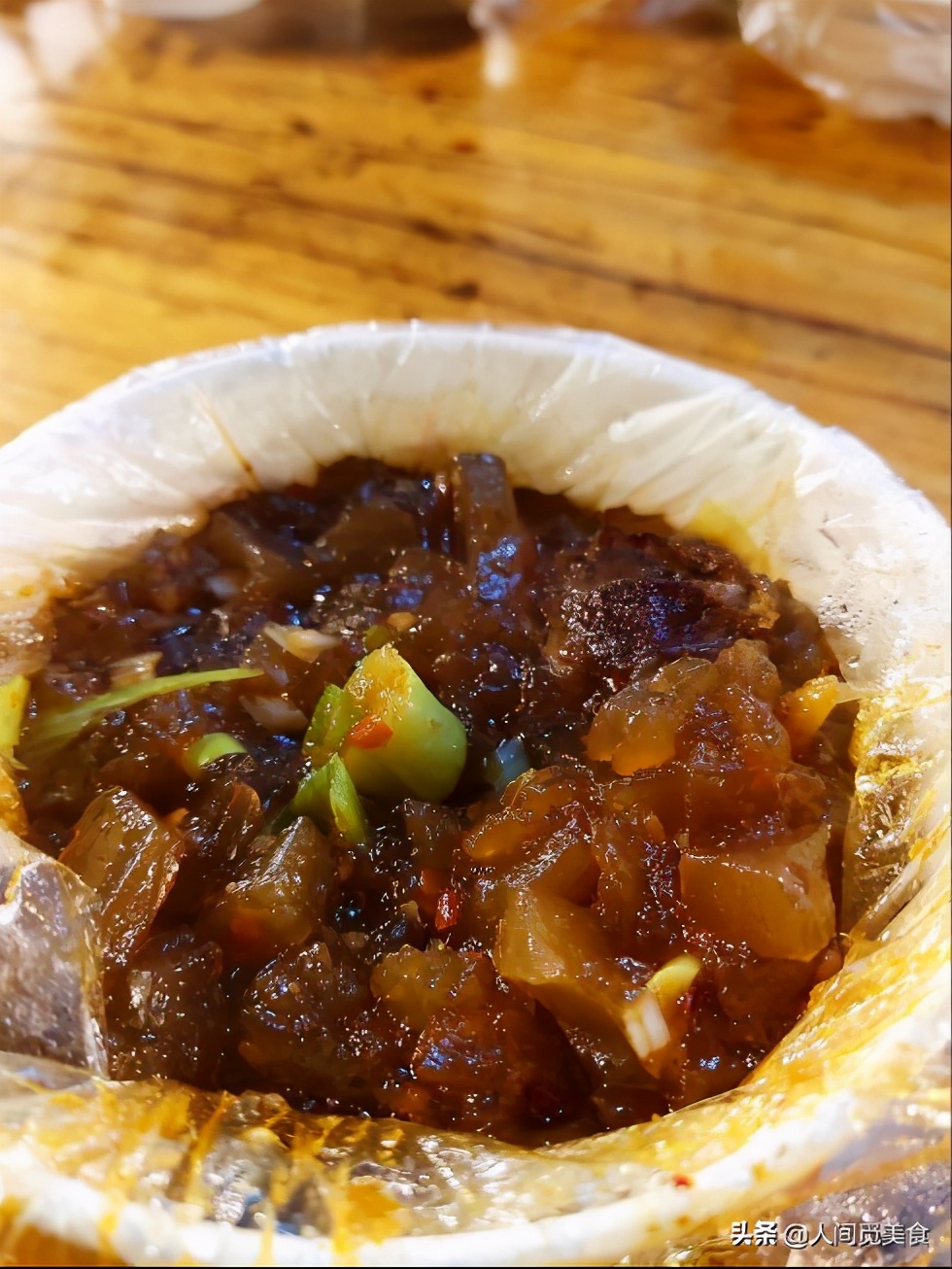 山东大爷在家做凉粉,卖凉粉大爷十块钱三斤