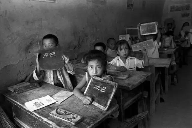 还记得曾经让你泪流满面的照片吗,还记得那个让你刻骨铭心的女孩吗