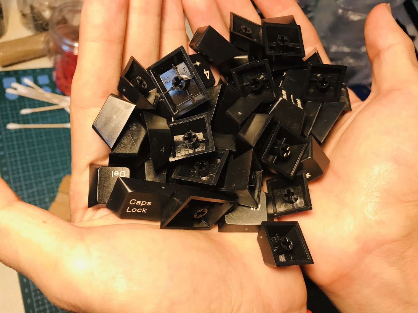 3494机械键盘,不到百元的青轴高颜值键盘