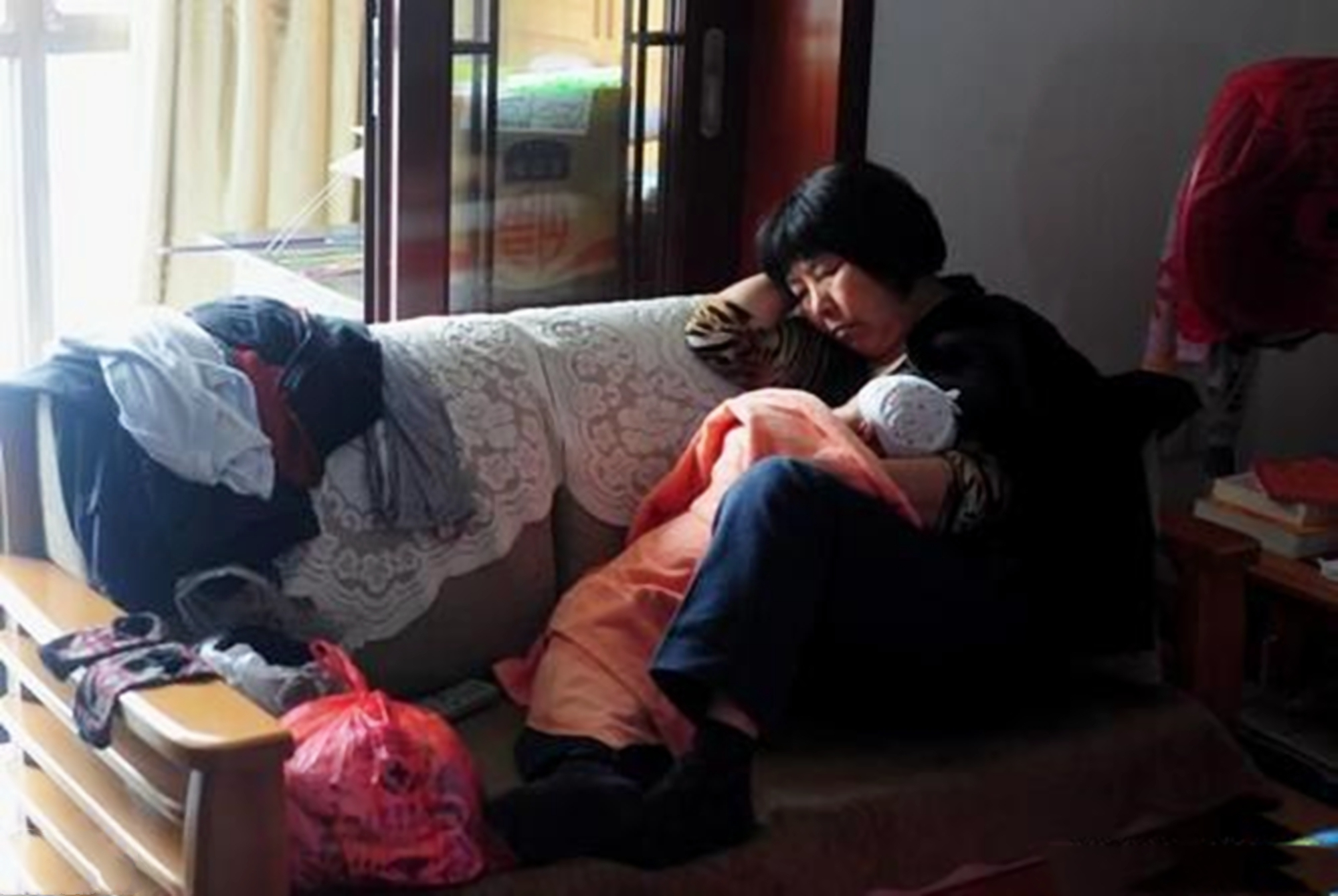 两代人带娃的矛盾,两代人带娃生活差异