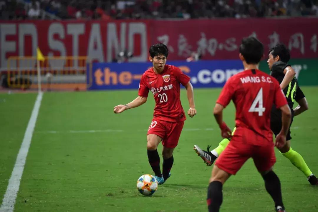 上港杨世元防线,上港后腰杨世元