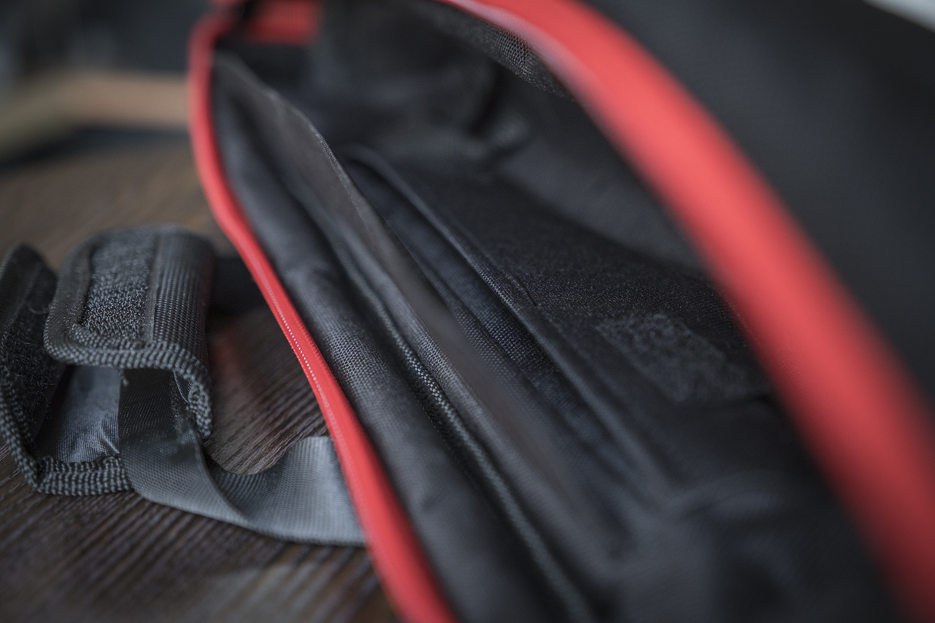 聚目开箱丨明明能靠脸，偏要拼才华——印迹COBRA2代独脚架开箱