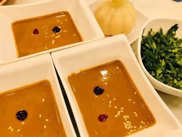 麻酱怎么调才能像火锅店一样好吃,海底捞火锅店里的麻酱怎么调