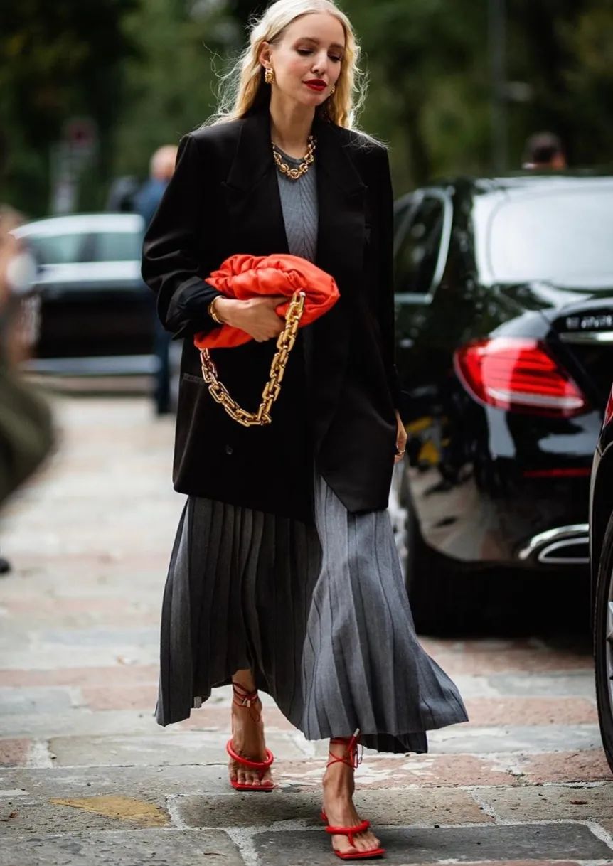 你还在买这么贵的大衣吗,买了件比较贵的大衣有些后悔