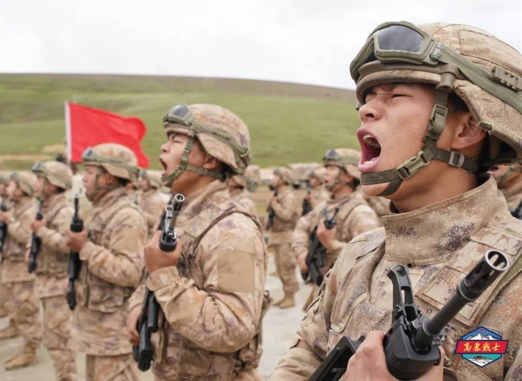 解放军新型迷彩单兵装备,从头到脚全副武装