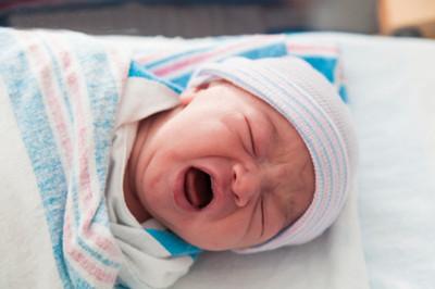 新生儿哪些症状需要警惕,新生儿医生说脑损伤很严重怎么办