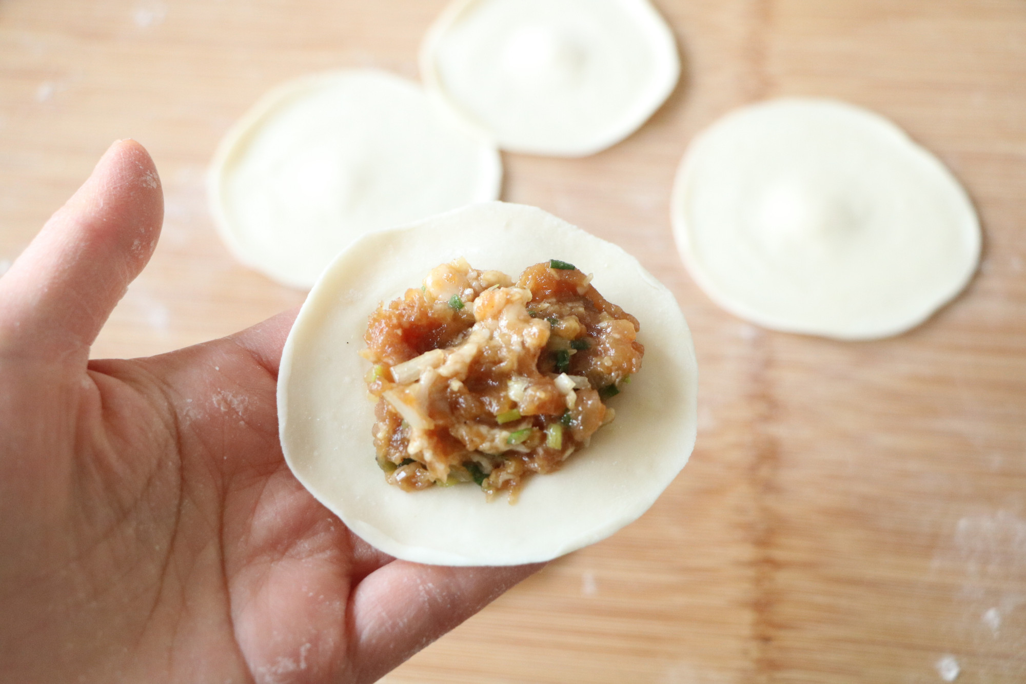 大葱肉饺子调馅儿的方法,大葱猪肉馅儿的饺子怎么调好吃