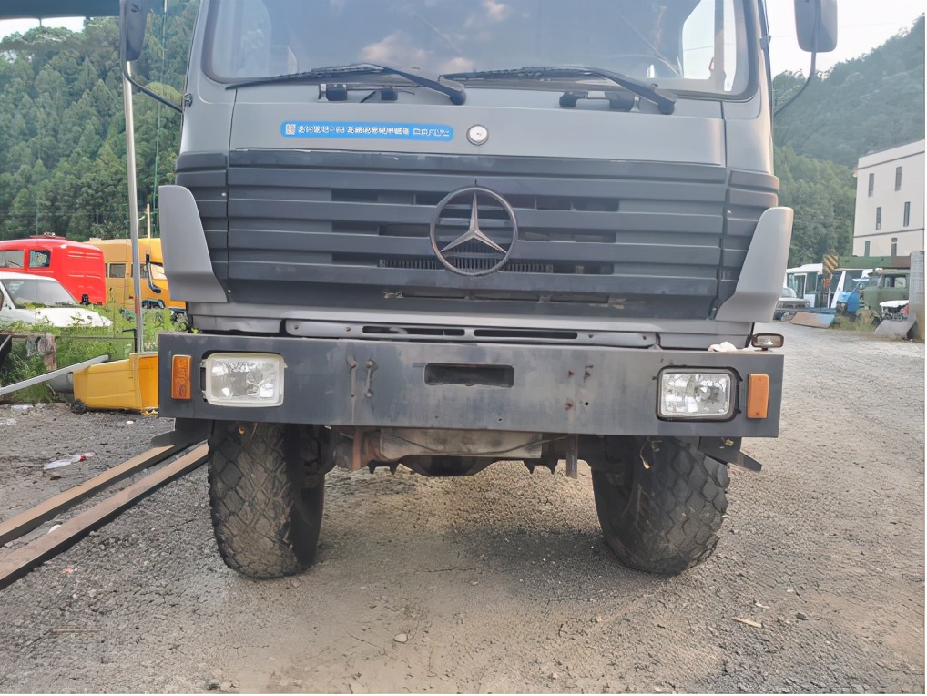 奔驰重卡和国产重卡哪个好,奔驰重卡有多厉害