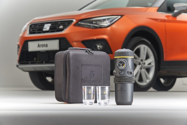 西班牙人有多爱喝咖啡，全套咖啡设备搬到车上