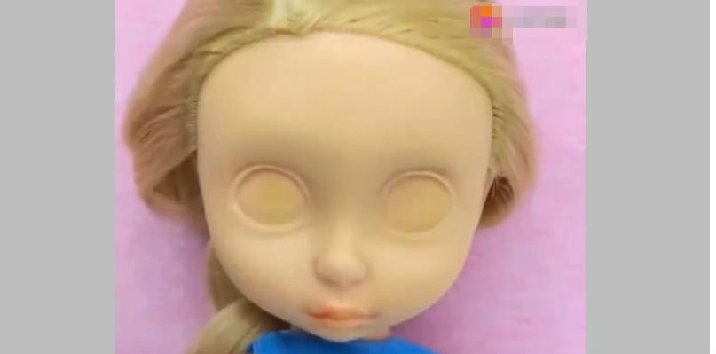 给娃娃化妆打扮成叶罗丽公主,芭比娃娃化妆秀打扮成小姑娘