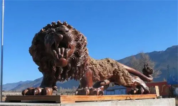 广西300万木雕雄狮,200万左右的雄狮木雕