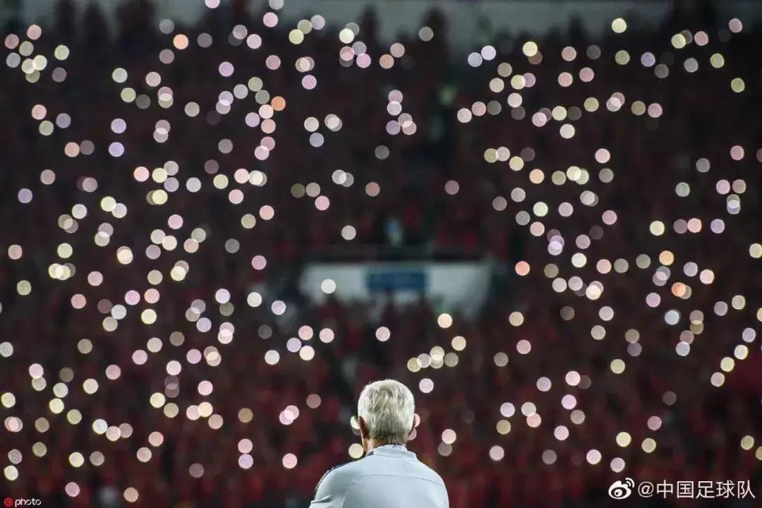 中国足球球迷超燃瞬间全场欢呼,国足进球球迷沸腾超燃剪辑