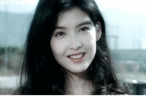 周慧敏穿搭港风,惊艳了90年代的港风周慧敏